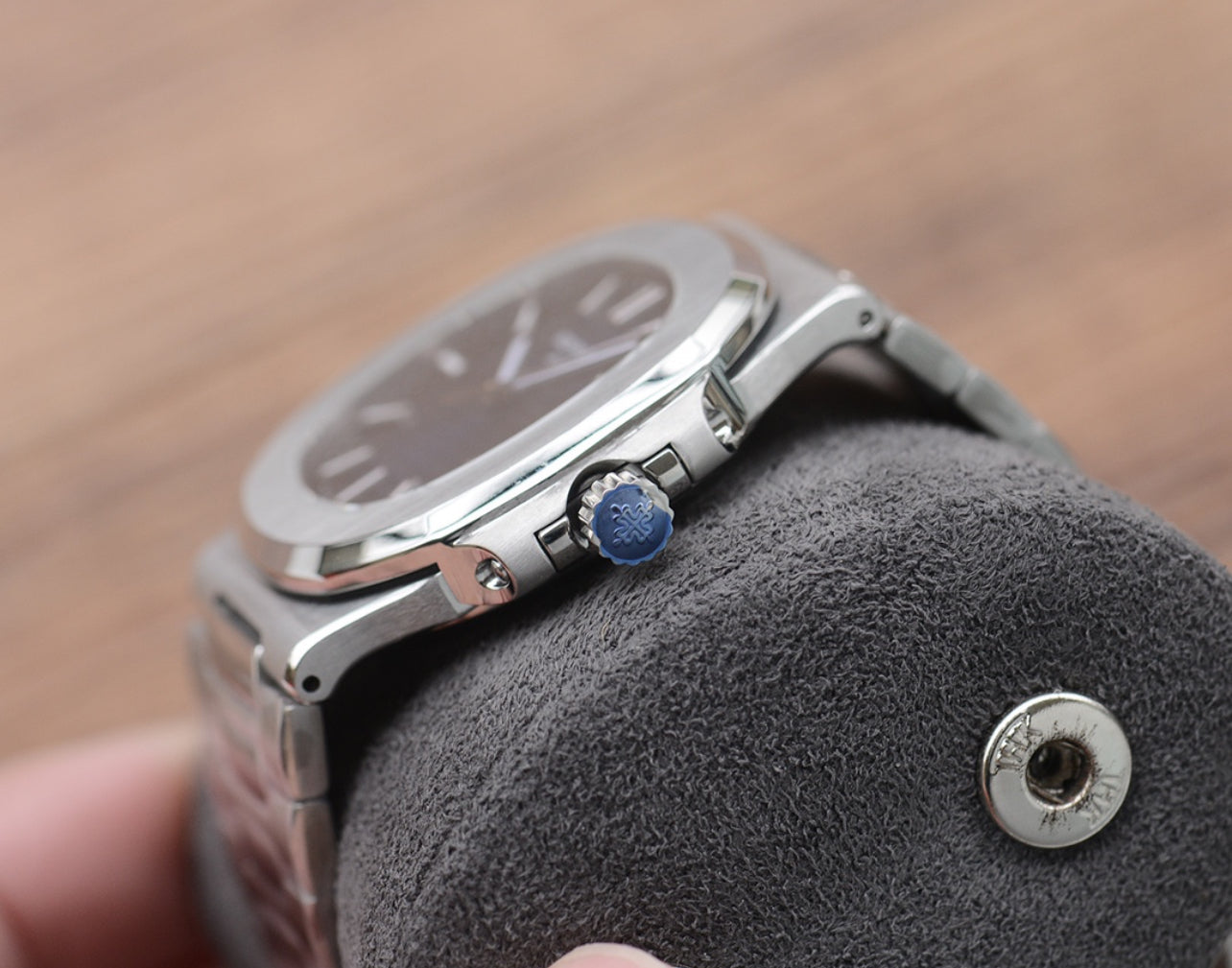 NAUTILUS BLACK DIAL 5711